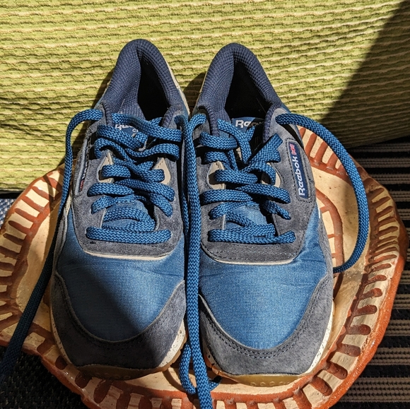 Blue Reebok Classic - Picture 2 of 5